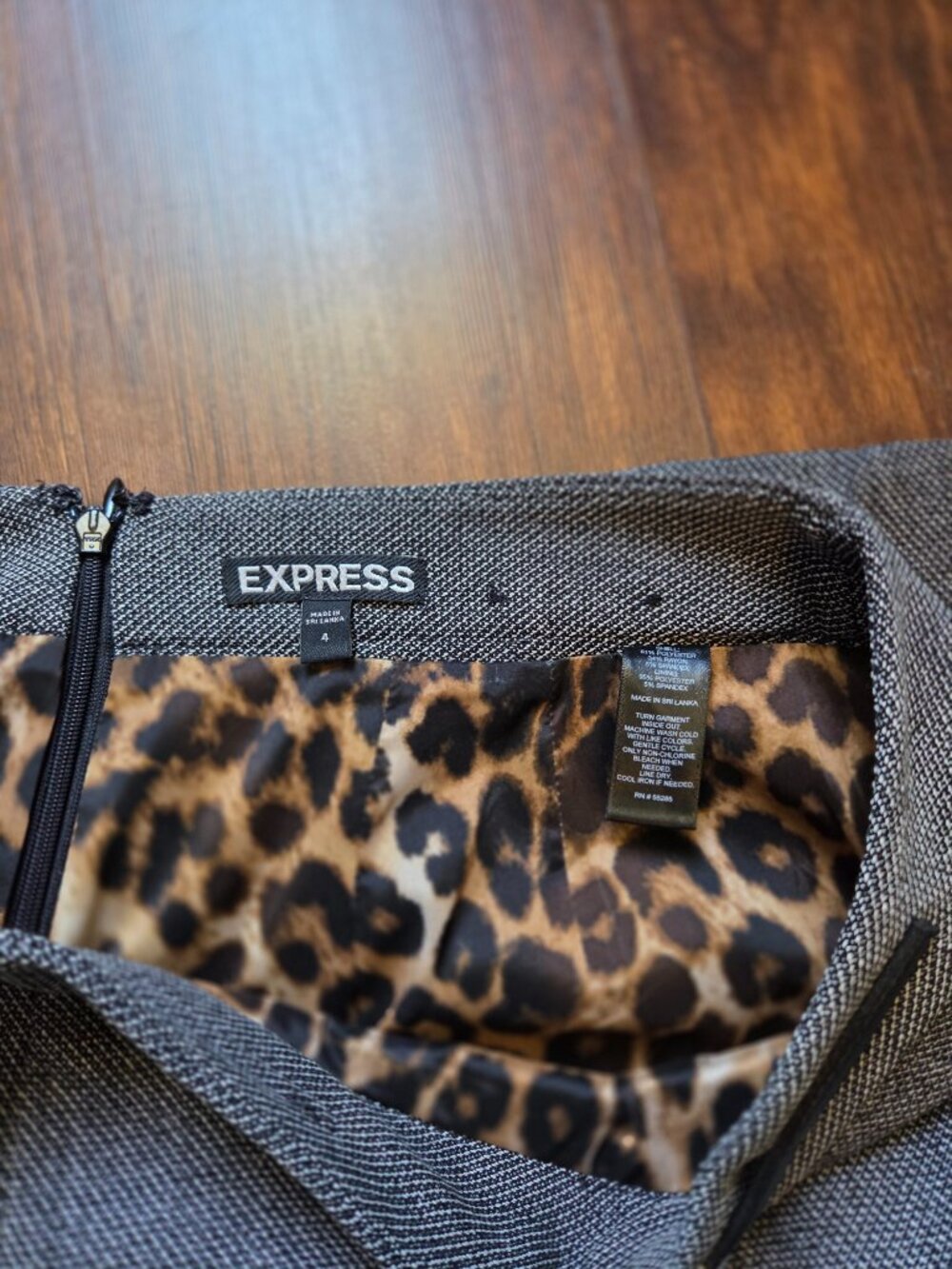 Express Design Studio: Gray Tweed Pencil Skirt Gold Buckle Leopard Slit Size 4 - Picture 6 of 10